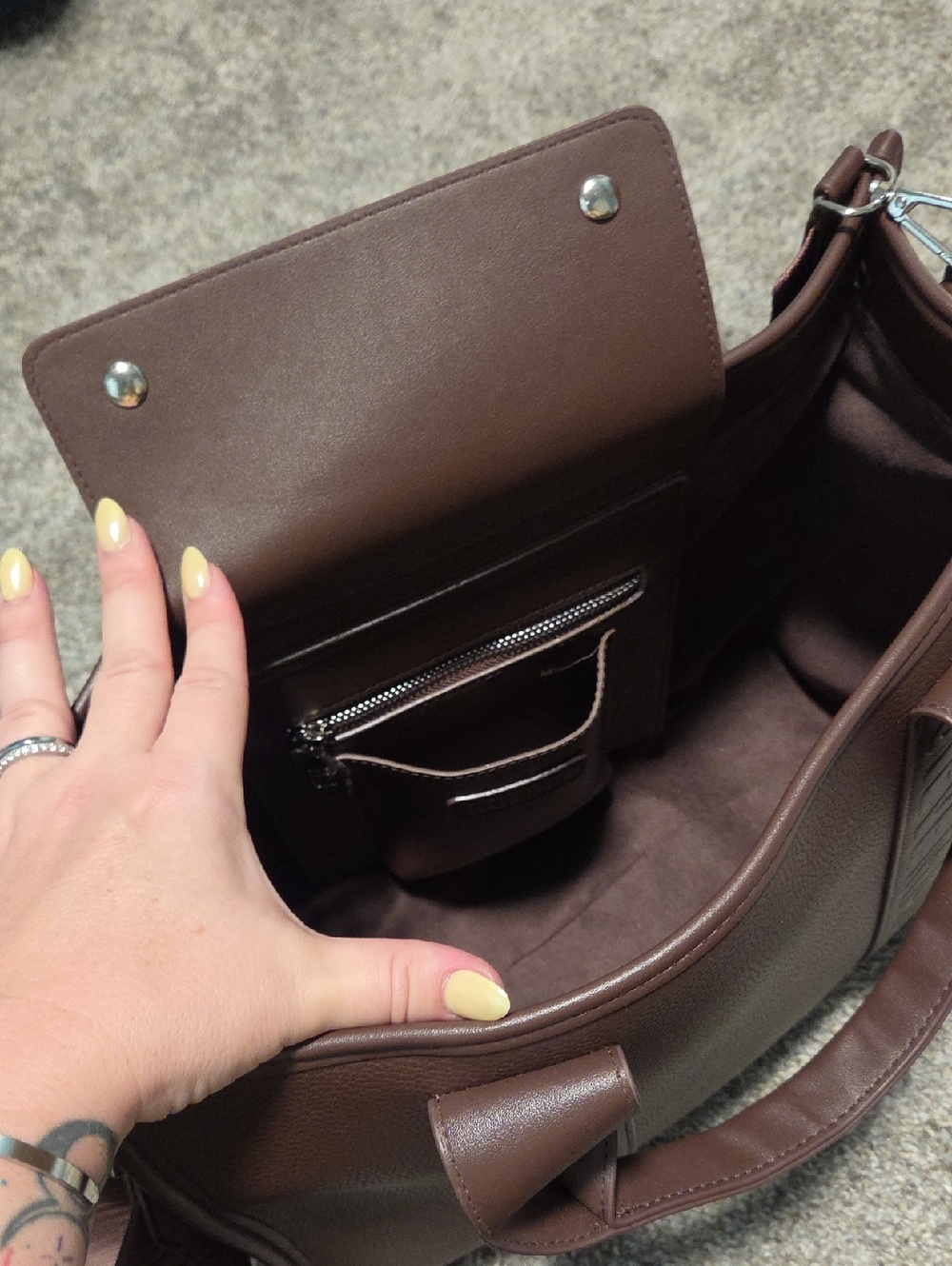Women Brown Leather Bag- Stylish Travel Tote - Picture 3 of 5